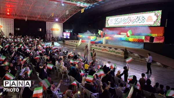 احسان و آقای مدرس در محفل یادبود ۲۴۰۰ شهید خراسان جنوبی