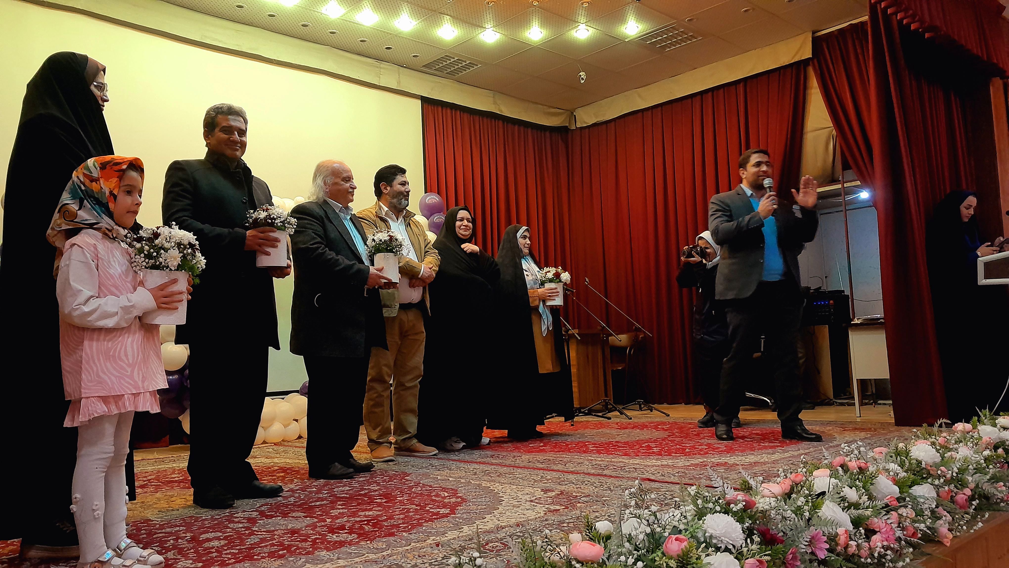 مراسم شب شعر شهدا در کانون مهرتابان نیشابور