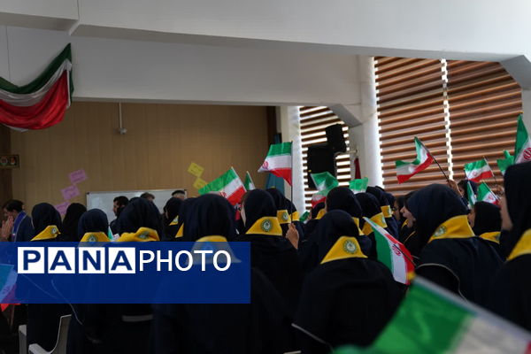 همایش استانی سپاس مربی با حضور پرشور دانش‌آموزان پیشتاز وخبرنگار پانای استان اصفهان