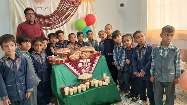  جشن‌ شکوفه‌ها‌ در‌ دبستان‌ شهید‌ دیالمه‌