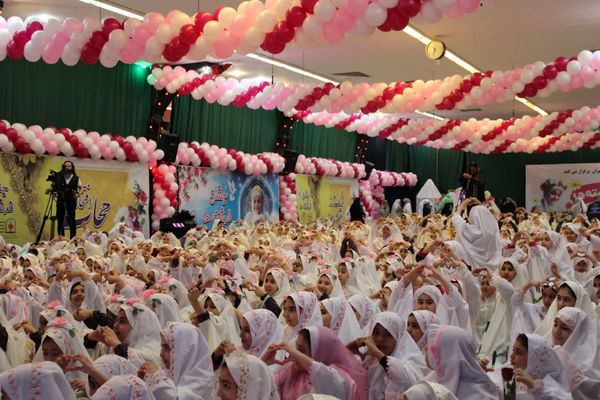 جشن عبادت ۱۳۰۰ نفر از دختران منطقه ۱۰ در مهدیه امام حسن مجتبی(ع)