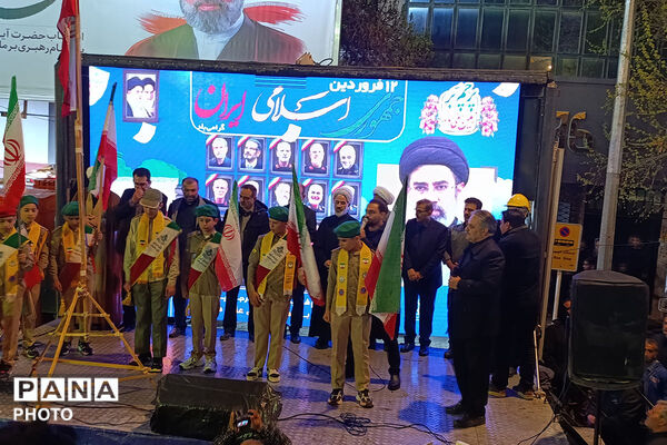  حضور فرهنگیان و دانش‌آموزان به‌مناسبت 12 فروردین ماه روز جمهوری اسلامی ایران 