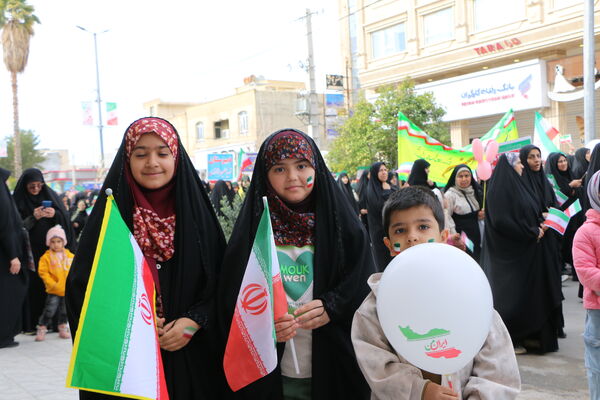 حضور پرشور دهه نودی‌های جهرمی در جشن انقلاب - 1