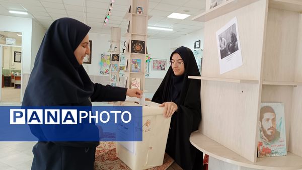 انتخابات شورای دانش‌آموزی در دبیرستان شاهد ارض اقدس 