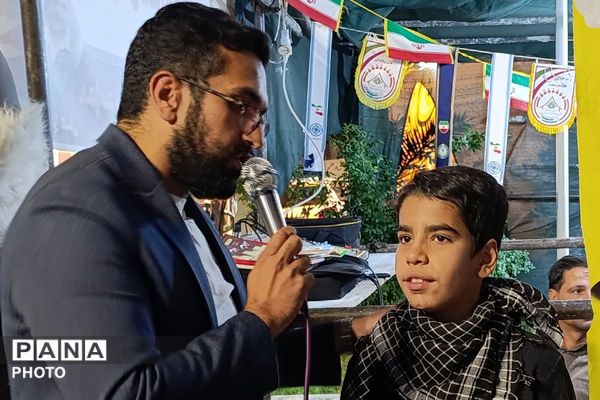 برنامه‌های متنوع فرهنگی دبستان پسرانه قدس ۱ در غرفه شهدای دانش‌آموز ورامین