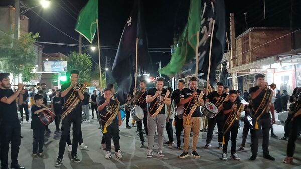 اهتزار پرچم ماه محرم در شهر بن 