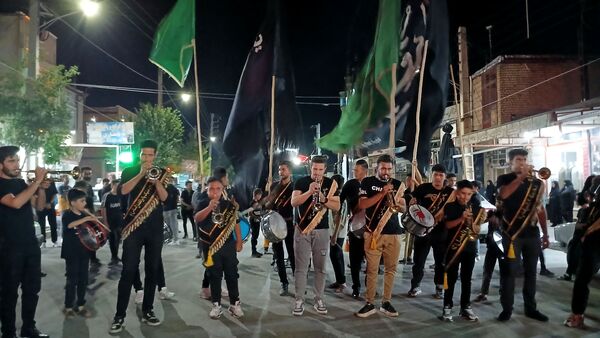اهتزار پرچم ماه محرم در شهر بن 