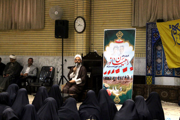 اعزام نخستین گروه از دختران دانش‌آموز ناحیه یک قم به اردوی راهیان نور