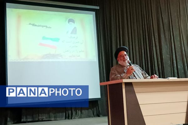 نشست هماهنگی مدیران ورامین برای برگزاری برنامه‌های یوم‌الله ۱۳ آبان