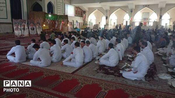 گلزار شهدا؛ میعادگاه مردم بندرعباس در آغاز هفته دفاع مقدس