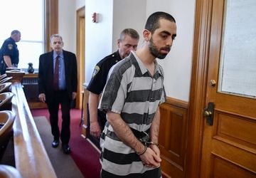 ضارب سلمان رشدی به ۲۵ سال حبس محکوم شد