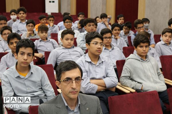 آغاز طرح «هر دانش‌آموز، یک مهارت» و تجلیل از برگزیدگان جشنواره نوجوان خوارزمی در مشهد