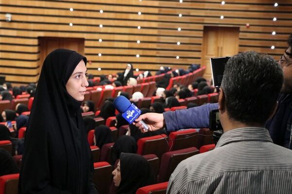 تقدیر از دانش‌آموزان برتر حوزه فرهنگی و هنری در آموزش و پرورش ناحیه یک شهرری