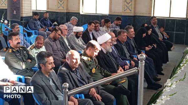 میهمانی لاله‌ها در شهرستان بن با حضور دانش‌آموزان 