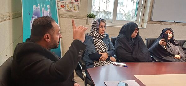 بررسی اعتیاد به اینترنت و تأثیر آن بر خانواده‌ها