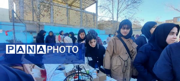 برپایی بازارچه هنرهای دستی در هنرستان ثمین
