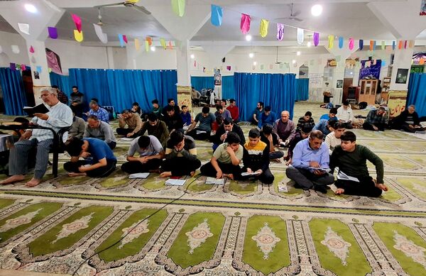 برگزاری مراسم اعتکاف پدر پسری در مسجد جامع آشخانه
