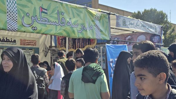 راهپیمایی باشکوه روز ۱۳ آبان در میدان امام خمینی(ره) اصفهان 