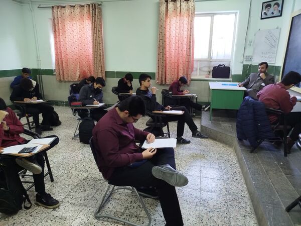 اولین آزمون پایش برای دانش‌آموزان دهم، یازدهم و دوازدهم دبیرستان نمونه آیت‌الله خامنه‌ای