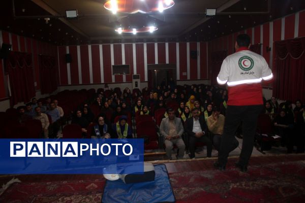 دوره آموزشی کمک‌های اولیه در محمودآباد