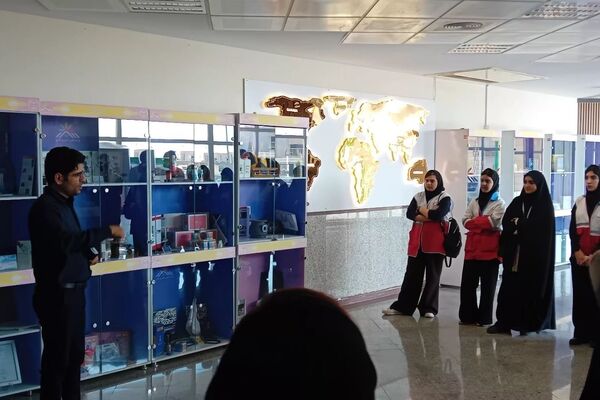 بازدید دانشگاهیان، جوانان هلال‌احمر و دانش‌آموزان ساوجبلاغ از پارک علم و فناوری