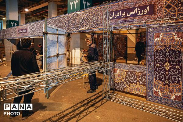 آماده‌سازی حرم مطهر رضوی در آستانه تشییع رهبر شهید انقلاب