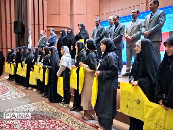 تجلیل از برگزیدگان استانی پژوهش سراها