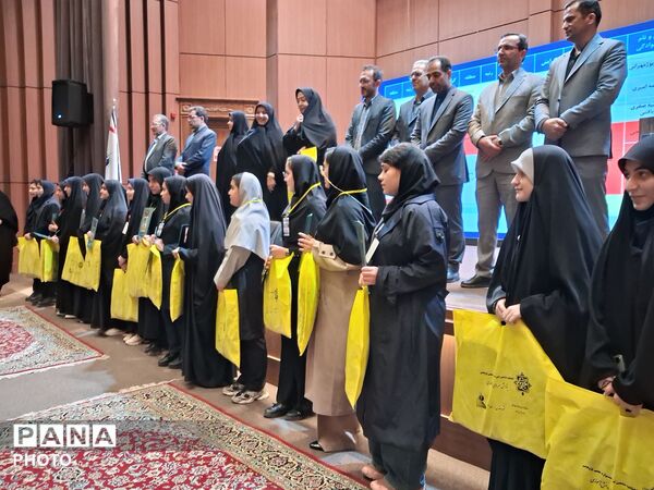 تجلیل از برگزیدگان استانی پژوهش سراها