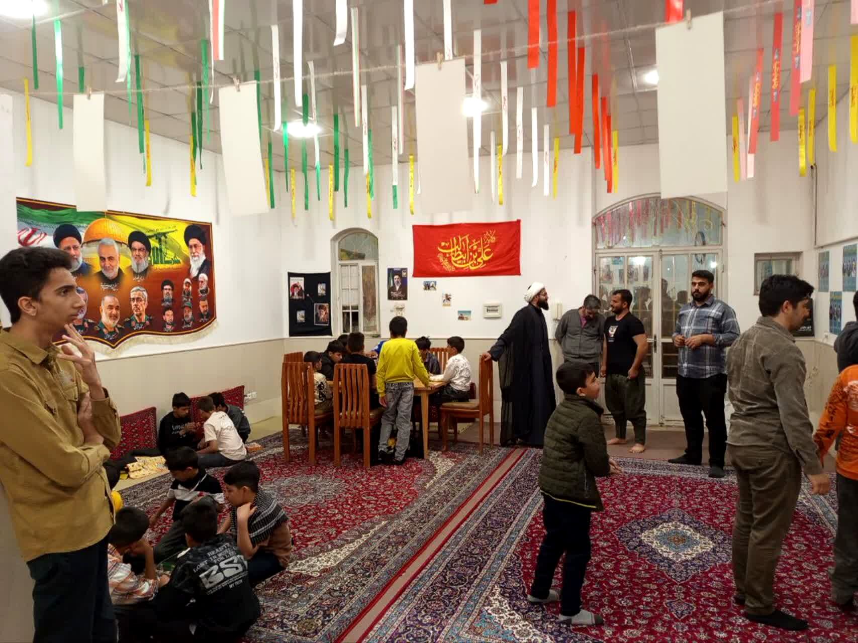 برپایی نمایشگاه «شهدای جنگ رمضان» در روستای مؤمن آباد قم 