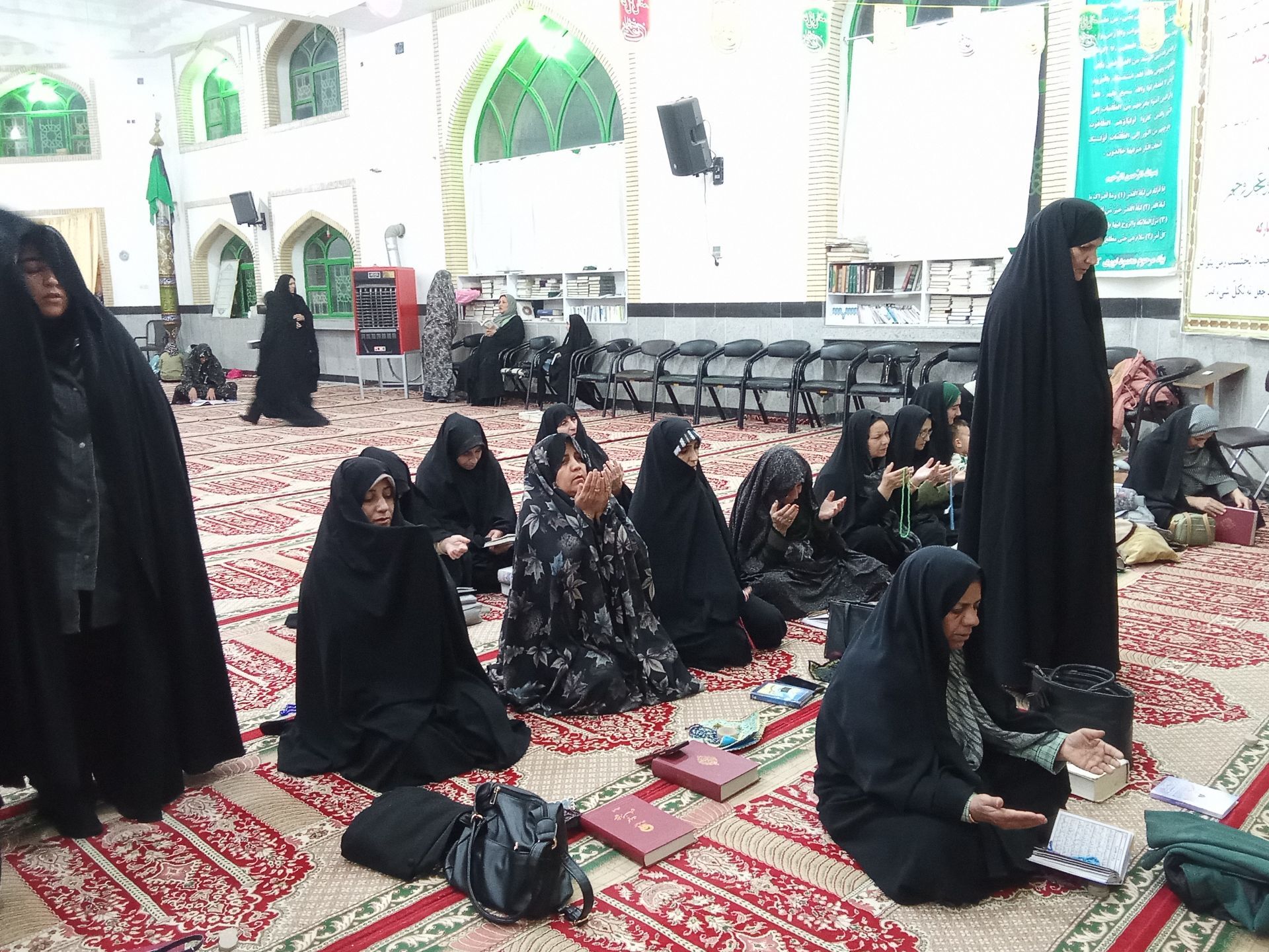 مراسم اعمال شب نیمه شعبان در مسجد جامع شهر کندر