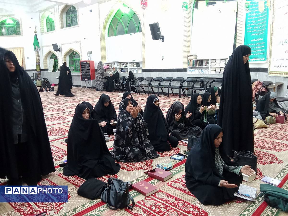 مراسم اعمال شب نیمه شعبان در مسجد جامع شهر کندر