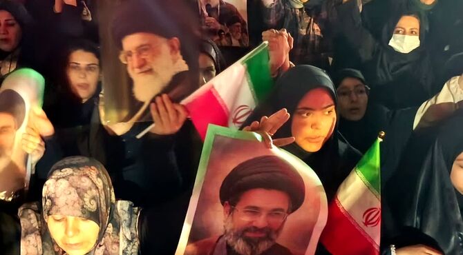 حضور مردم ولایتمدار شهرستان فردیس در راهپیمایی تجدید بیعت با رهبر  انقلاب