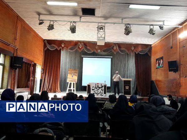 کارگاه آموزش نویسندگی ویژه دانش‌آموزان در شهرستان ورامین