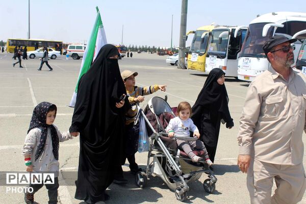 حضور کودکان و نوجوانان در مراسم سالگرد ارتحال حضرت امام(ره)