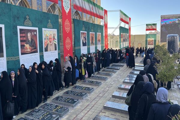گلزار شهدای کرمان در ششمین سالگرد شهادت سردار دلها، حاج قاسم سلیمانی