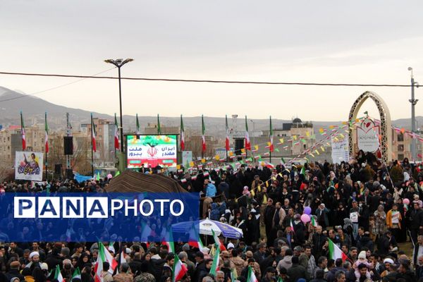 حضور گسترده اقشار مختلف مردم پردیس در راهپیمایی ۲۲ بهمن