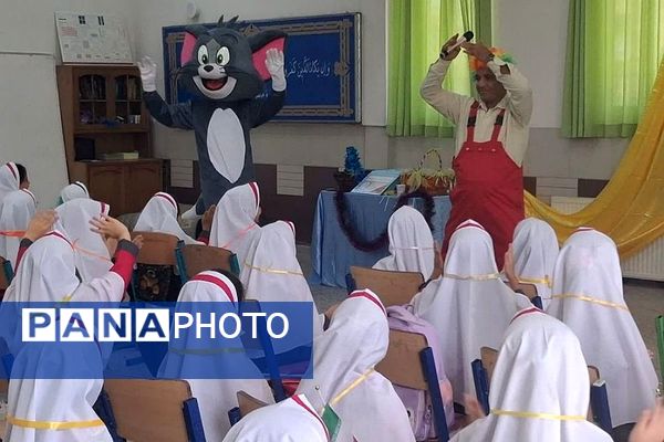 برگزاری جشن شکوفه ها در دبستان نجمه ناحیه یک شهرری