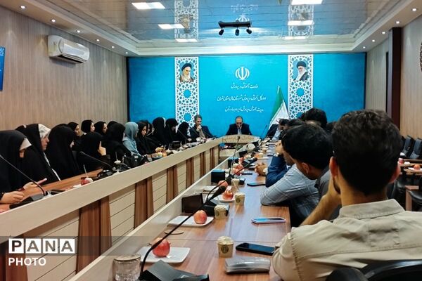 بزرگداشت هفته معلم و تقدیر از خدمات ارزنده مشاوران در بهارستان‌دو