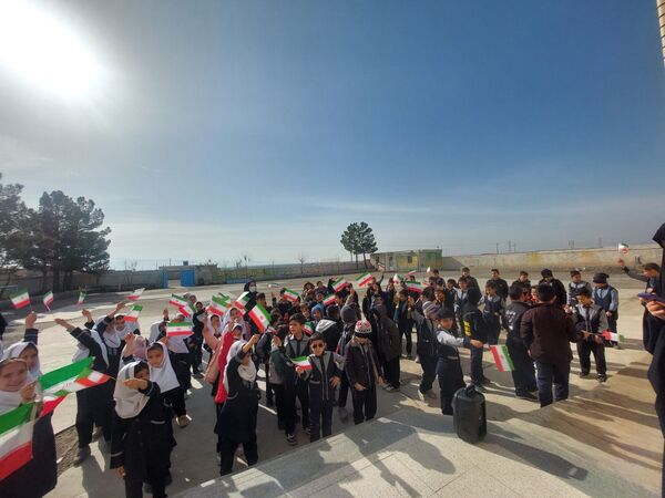 جشن انقلاب در مدرسه صغری عبداللهیان  روستای کاریزک خلیل آباد