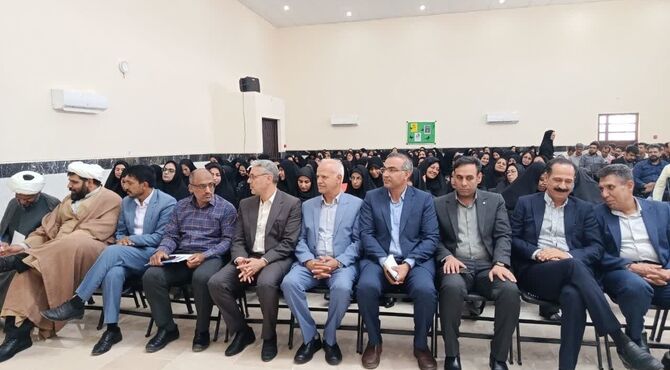 جلسه مدیران مدارس بم پیرامون مسائل مالی با حضور مسئولان مالی اداره‌کل آموزش و پرورش