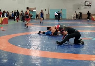 مسابقات کشتی نونهالان مرحله استانی در سالن شهید کیانپور کرج