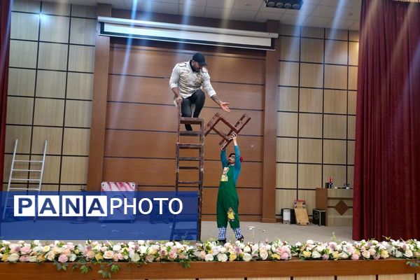 برگزاری سیرک لی‌لی پوت‌ها در اداره آموزش و پرورش رباط‌کریم