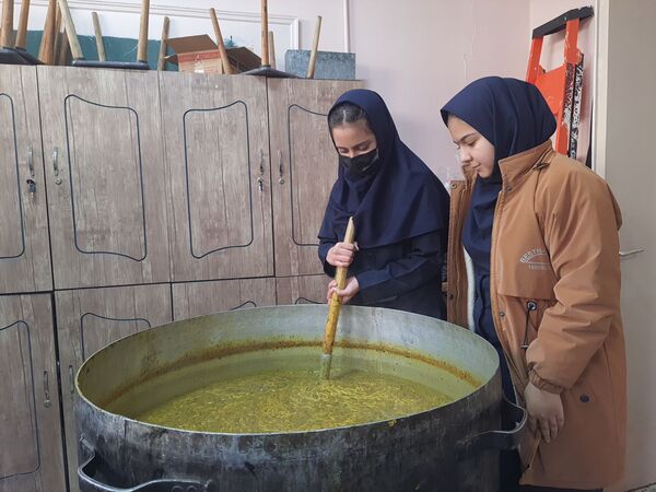 روز شاد و خاطره‌انگیز دانش‌آموزان در دبیرستان شاهد تکتم