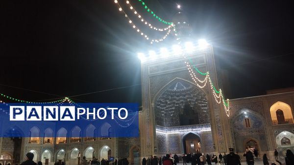 حرم مطهر امام رضا (ع) در شب مبعث رسول خدا