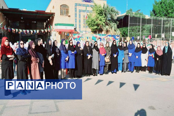 جشن روز دانش‌آموز در دبستان امید انقلاب بوشهر