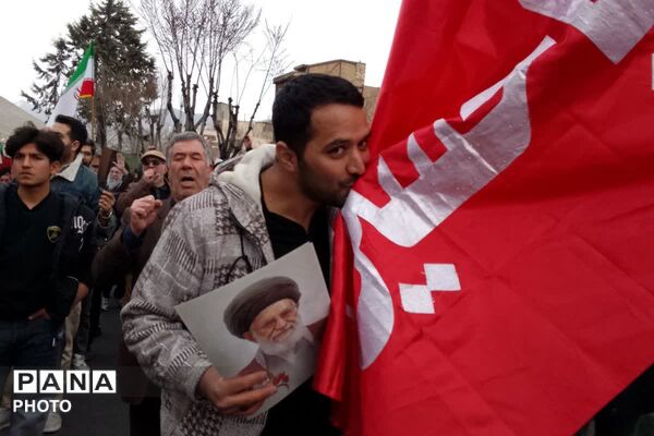 بیعت با سومین امام انقلاب در رودهن 