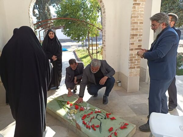 مراسم غبارروبی و عطرافشانی گلزار شهید گمنام دانشگاه فرهنگیان