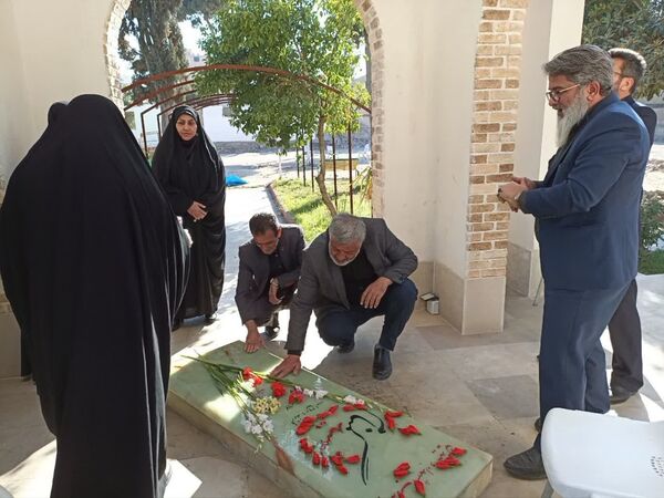 مراسم غبارروبی و عطرافشانی گلزار شهید گمنام دانشگاه فرهنگیان