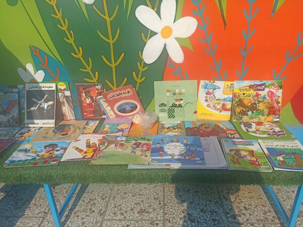 نمایشگاه کتاب به مناسبت هفته کتاب و کتابخوانی در دبستان کبری سرشته