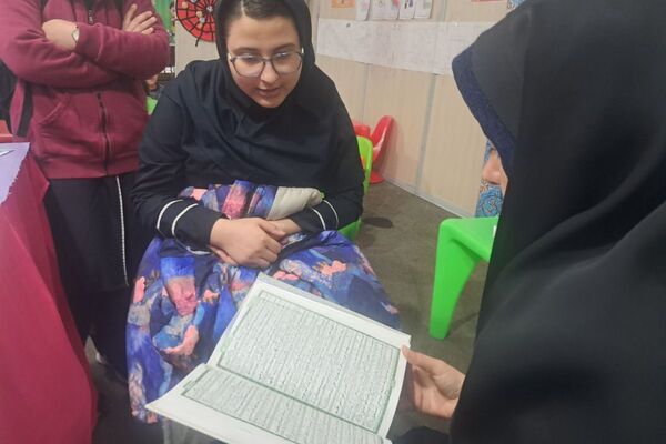 حضور دانش‌آموزان مدرسه طلیعه در نمایشگاه قرآن و عترت مجموعه ورزشی ایثار